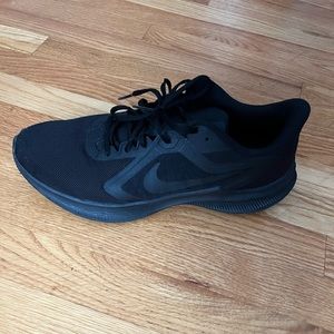 Black Nike Shoes